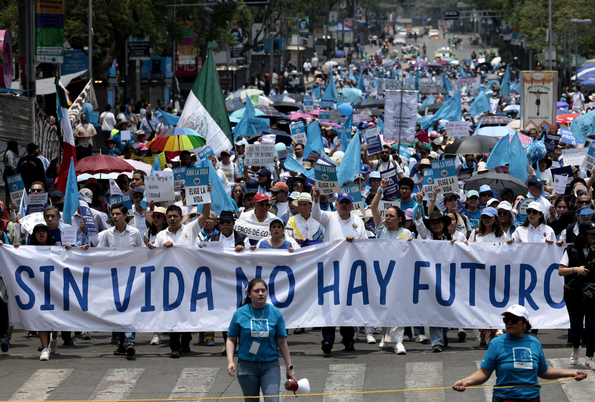 Activistas ‘provida’ marchan en CDMX para pedir respeto a la vida